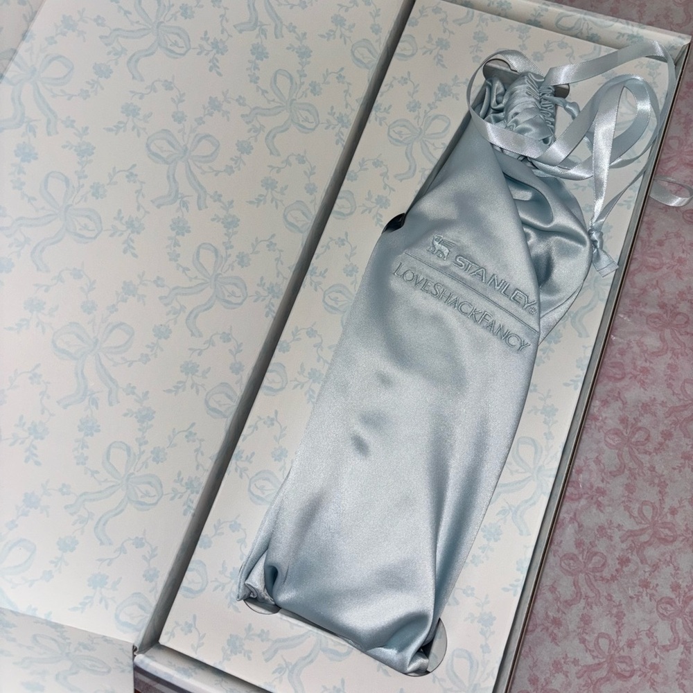 Stanley x LoveShackFancy all day slim bottle 34oz coquette bow winter ice Blue - Picture 2 of 7